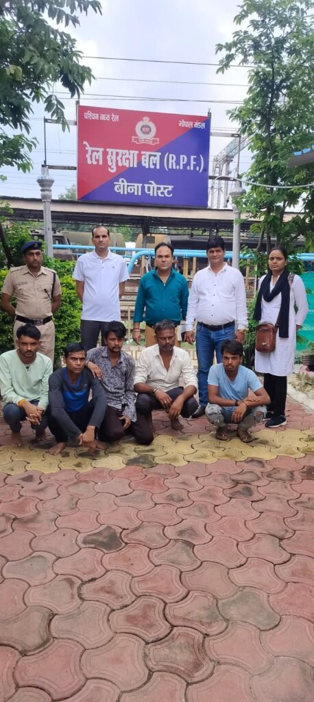 बीना, भोपाल और इटारसी रेलवे स्टेशनों से 32 वेंडर पकड़े गए