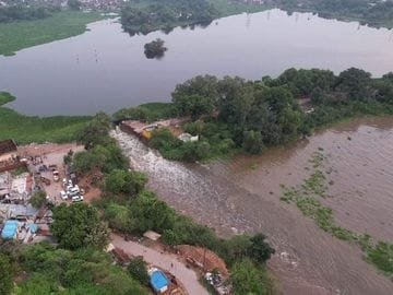 लगातार बारिश को देखते हुए दतिया के प्रशासनिक अधिकारियों को उतारा मैदान में