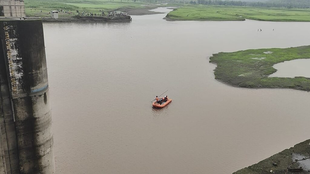 सोलवी नदी में डूबे तीन सदस्यों में से एक बच्चा मिला, रेस्क्यू ऑपरेशन में टीम जुटी