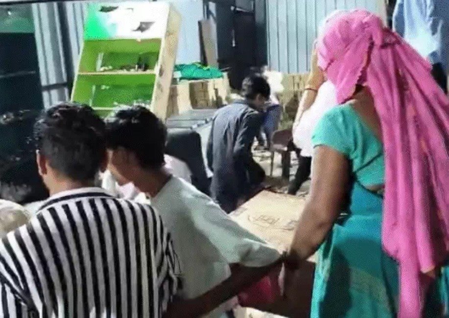 नंदबाग शराब दुकान पर तोड़फोड़: CCTV फुटेज से आरोपियों की तलाश में जुटी पुलिस