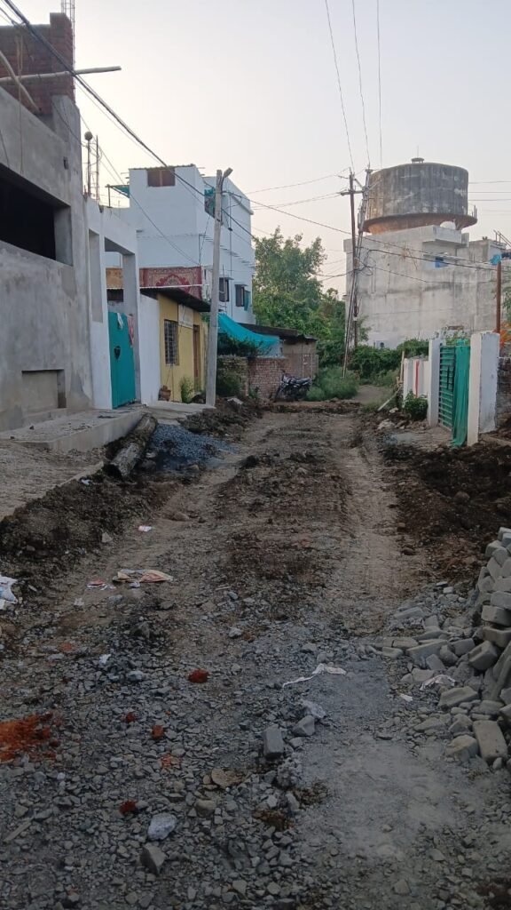 मंत्री की स्वीकृति वाली सड़क पर कर दिया कब्जा