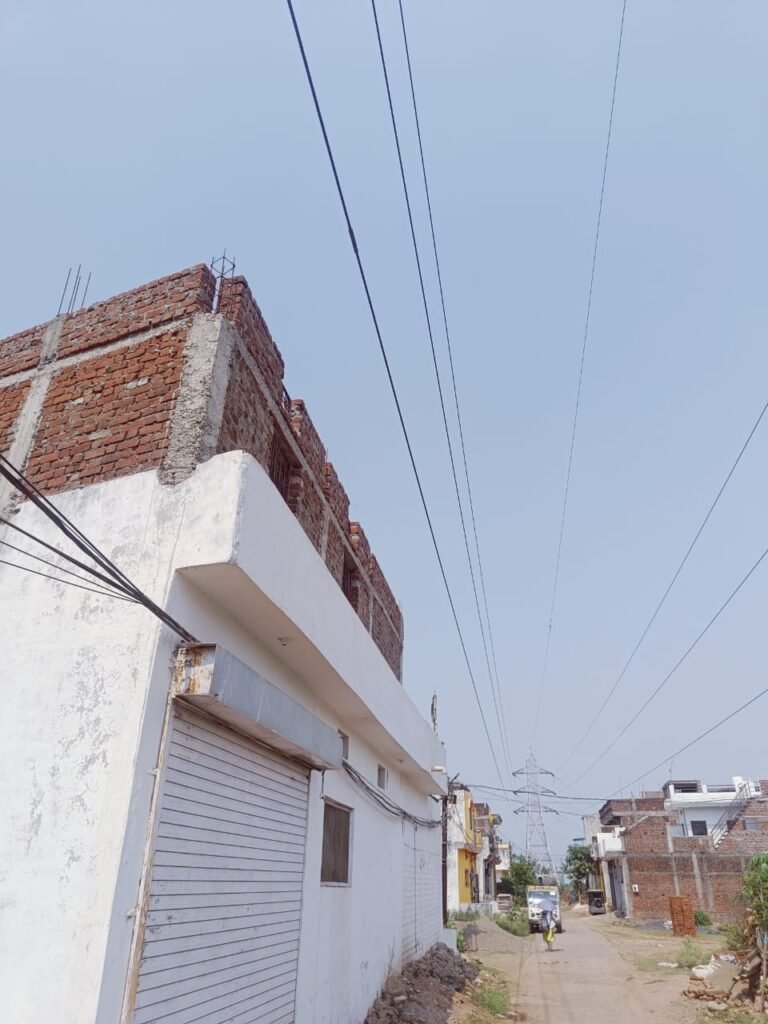हाई टेंशन लाइन की जद में निर्माण कार्य, बढ़ रहे हादसे
