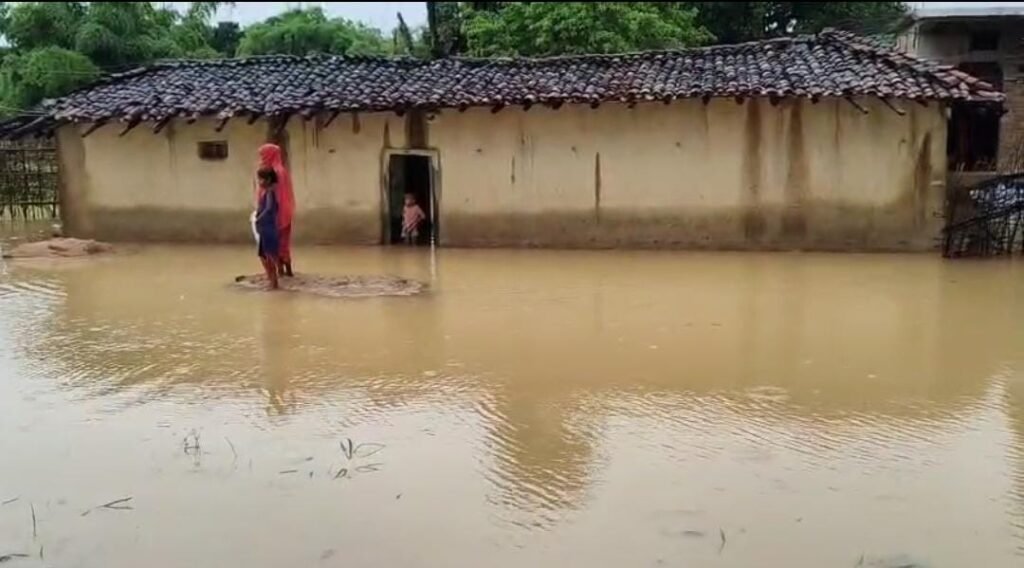सिंगरौली में भारी बारिश से घरों में घुसा पानी