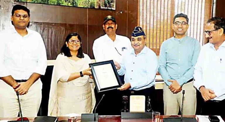 सशस्त्र सेना झण्डा दिवस पर लक्ष्य से अधिक अंशदान देने पर ग्वालियर का सम्मान