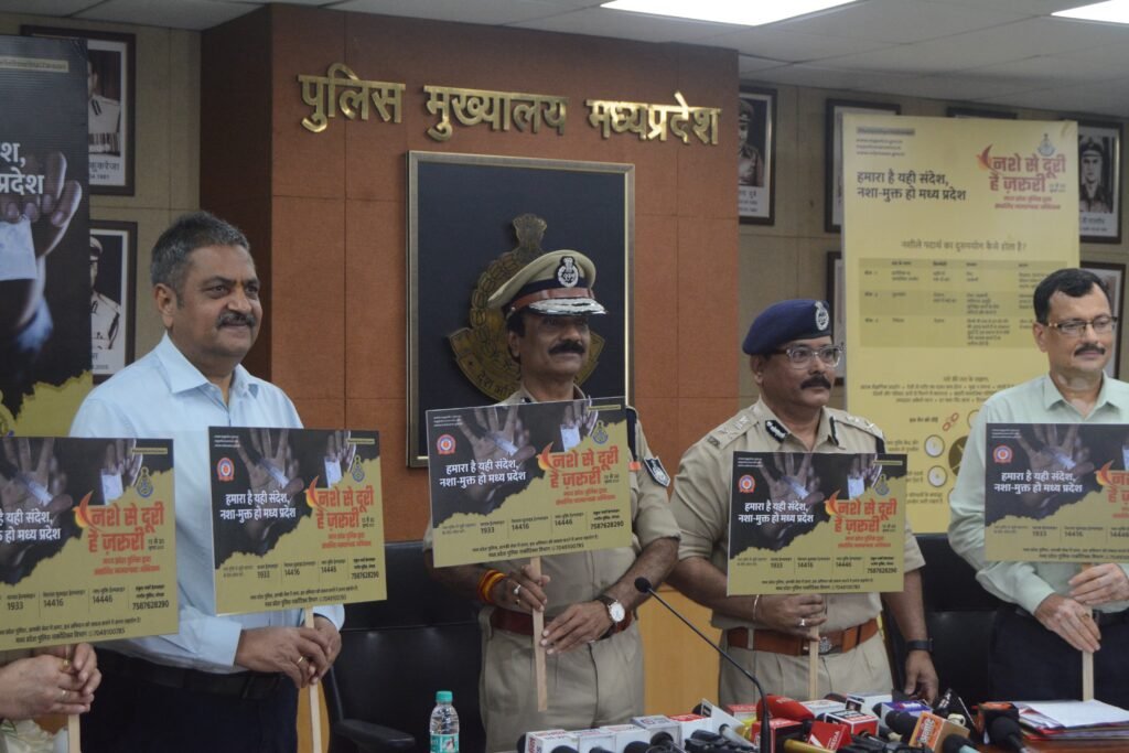 नशा मुक्ति के लिए जागरूकता अभियान: DGP ने पोस्टर किया लांच