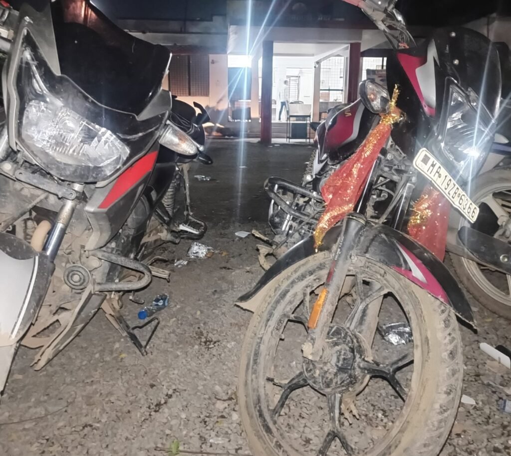 चोरी की बाइक बेचने जा रहे आरोपी को पुलिस ने दबोचा