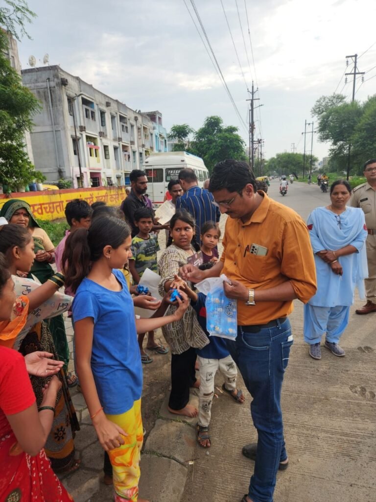 झुग्गी बस्तियों में चला नशा मुक्ति अभियान, नागरिकों ने ली नशा छोड़ने की शपथ