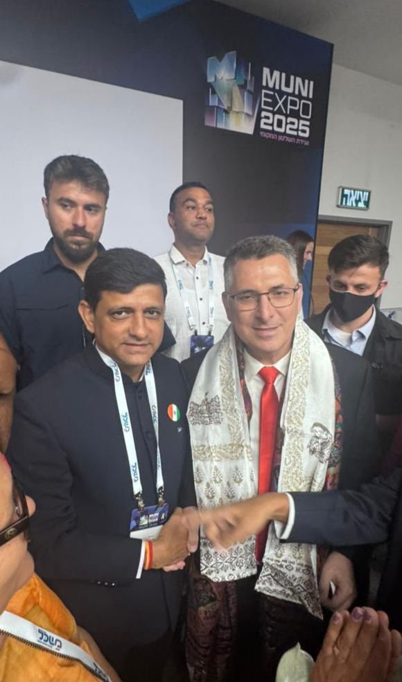 इजराइल में भारत का प्रतिनिधित्व कर रहे इंदौर के महापौर पुष्यमित्र भार्गव