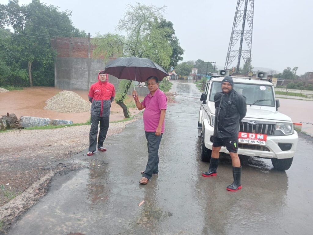 रीवा में बारिश: त्यौंथर से डीह अमिलिया मार्ग बंद,गाँवों में बाढ़