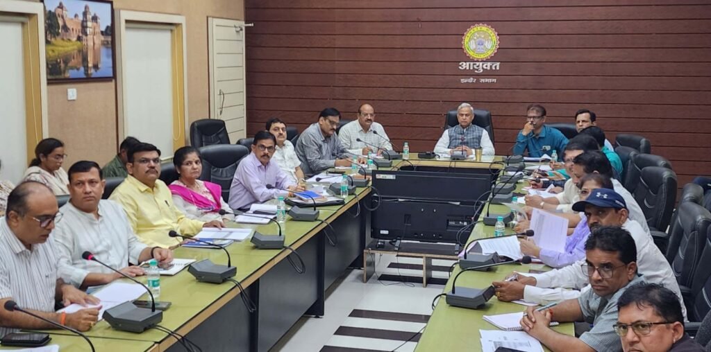 खुले में खाद्य पदार्थ विक्रय करने वालों पर करें कार्रवाई