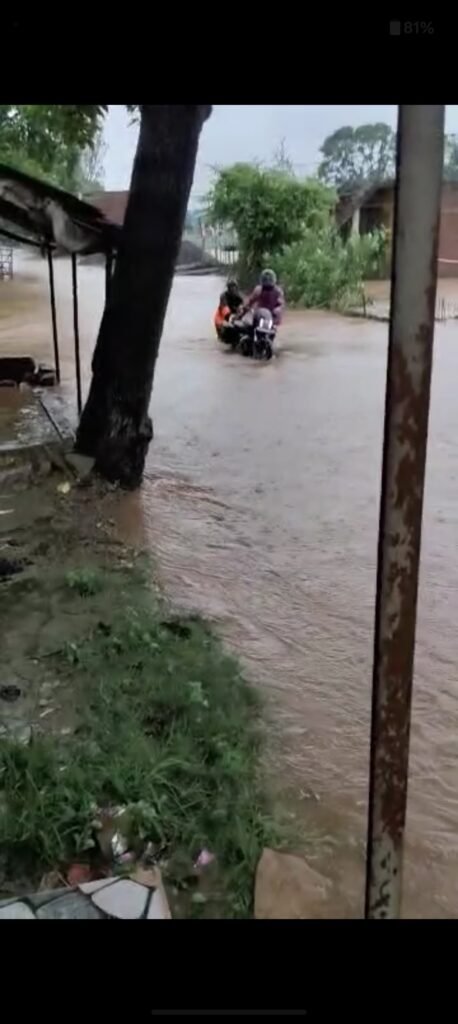 बांधों व जलाशयों में जलभराव पर सतत निगरानी रखें