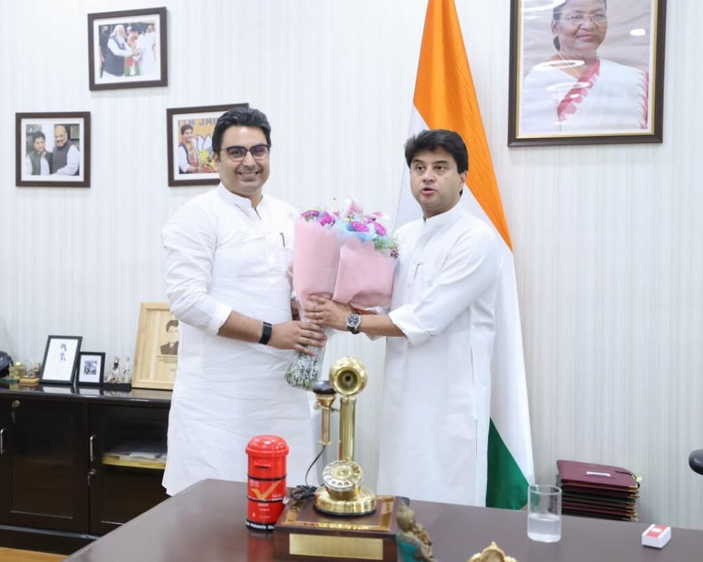 केंद्रीय मंत्री सिंधिया से मिले विधायक सिद्धार्थ