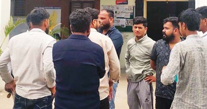 कैलोद करताल बायपास पर मांस से भरी पिकअप की बजरंग दल ने की घेराबंदी