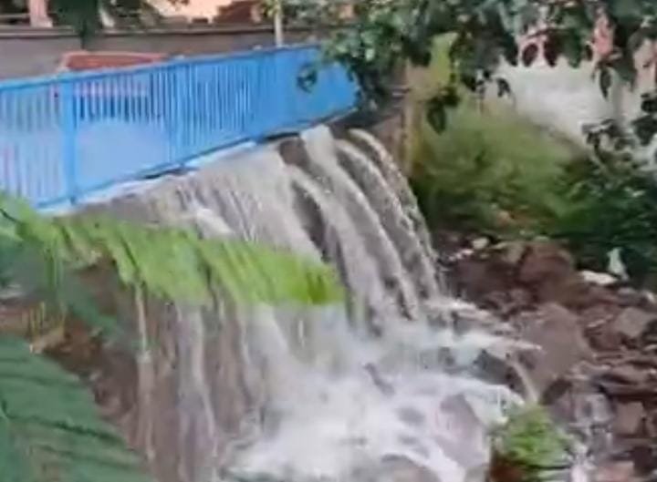 शिवपुरी-नरवर रोड पर लैंडस्लाइड, यातायात ठप