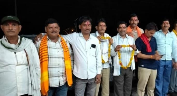 डबरा से अमरनाथ यात्रा को निकला श्रद्धालुओं का जत्था, हर-हर महादेव के जयघोष से गूंजा स्टेशन