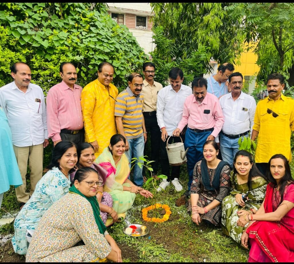 एमवाय हॉस्पिटल में पौधारोपण, पंचतत्वों का आह्वान कर लिया पर्यावरण सरंक्षण का संकल्प