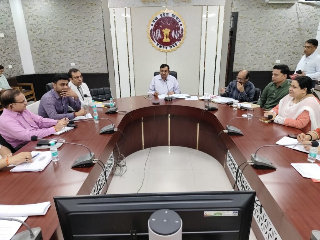 अधिक वर्षा से क्षतिग्रस्त सडक़ों में सुधार तत्काल करायें