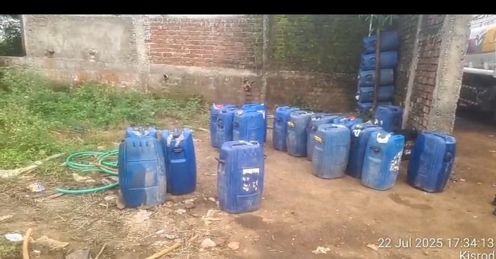 पैट्रोल टैंकर से कटिंग कर चुराया जा रहा था पैट्रोल