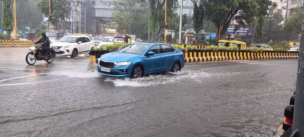 रात में झमाझम बारिश, मौसम में घुली ठंडक, गर्मी से मिली निजात