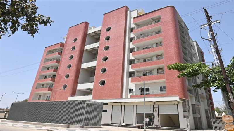 स्नेह धाम भवन में 5 बुजुर्ग पहुंचे