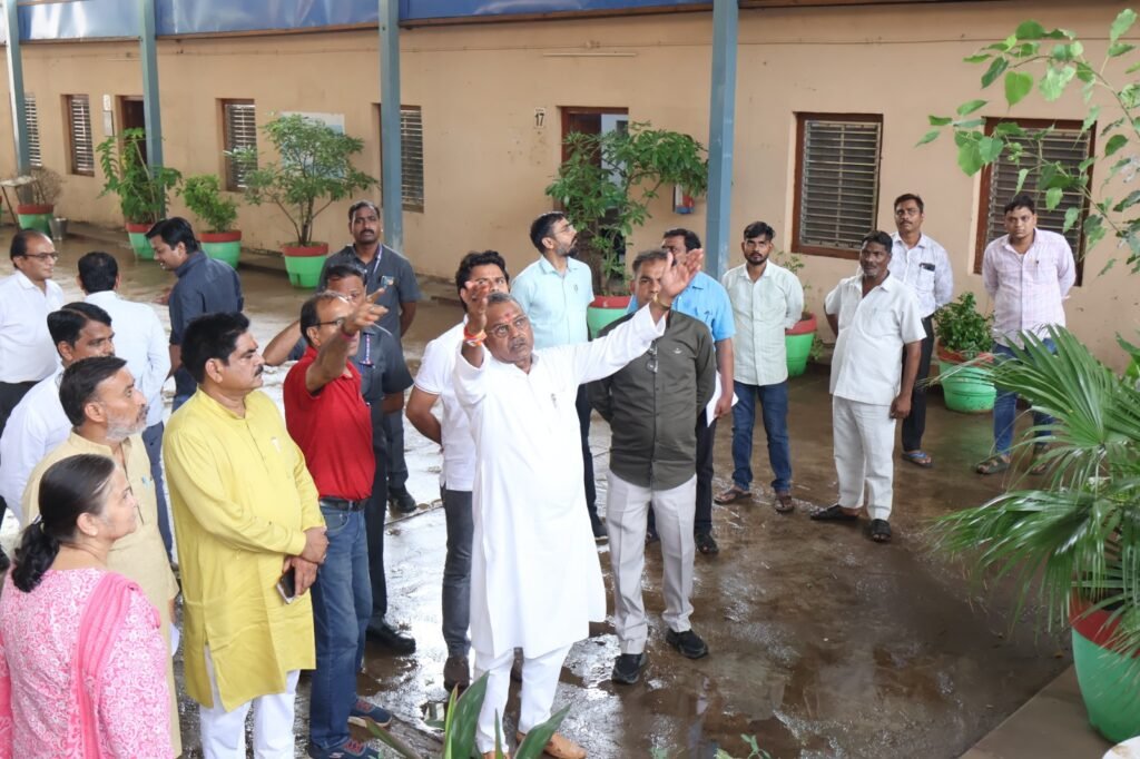 निगम अपर आयुक्त ने किया महाराज बाडे का निरीक्षण