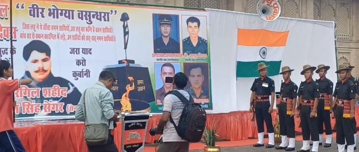 शहीदों को पुष्पांजलि अर्पित कर  मनाया कारगिल विजय दिवस