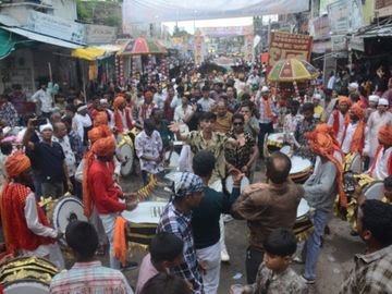 ज्योति पर्व यात्रा निकली, पवित्र ज्योति का फूल बरसाकर स्वागत, डीजे पर झूमे श्रद्धालु