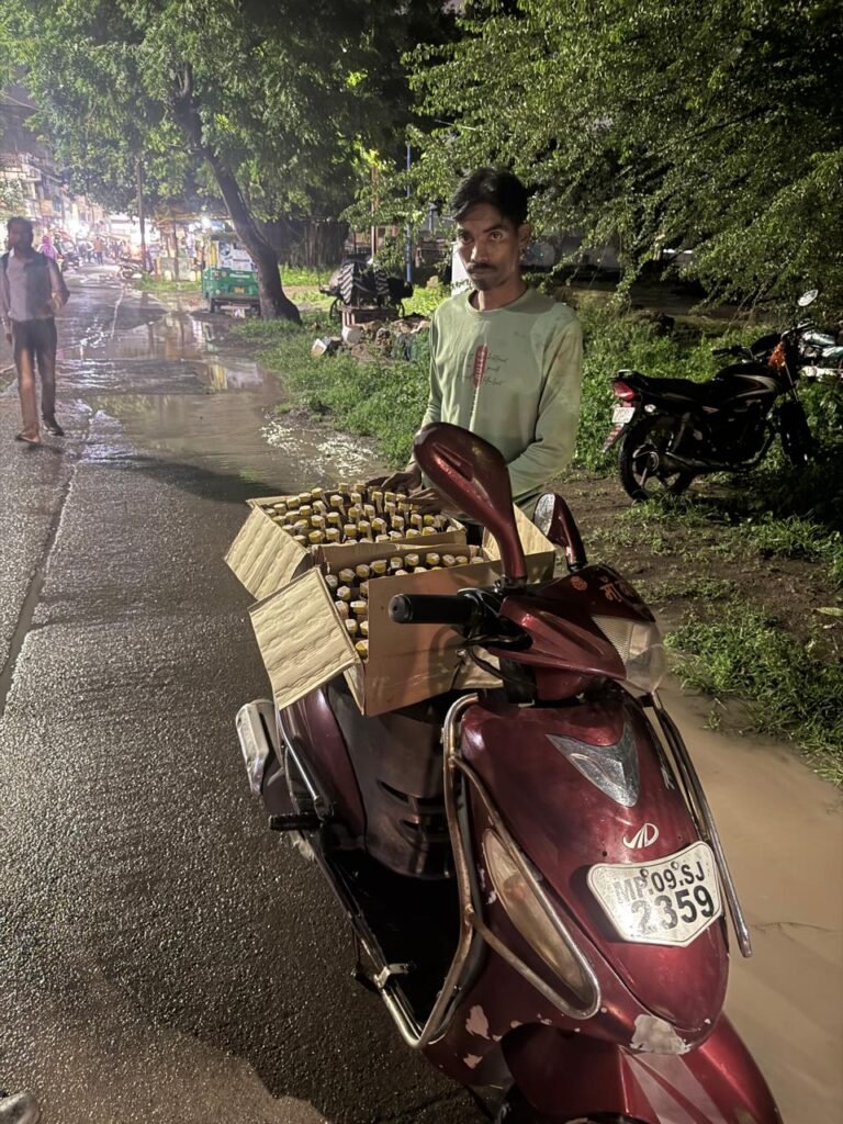 चार लाख से ज्यादा कीमत की मदिरा और वाहन जब्त