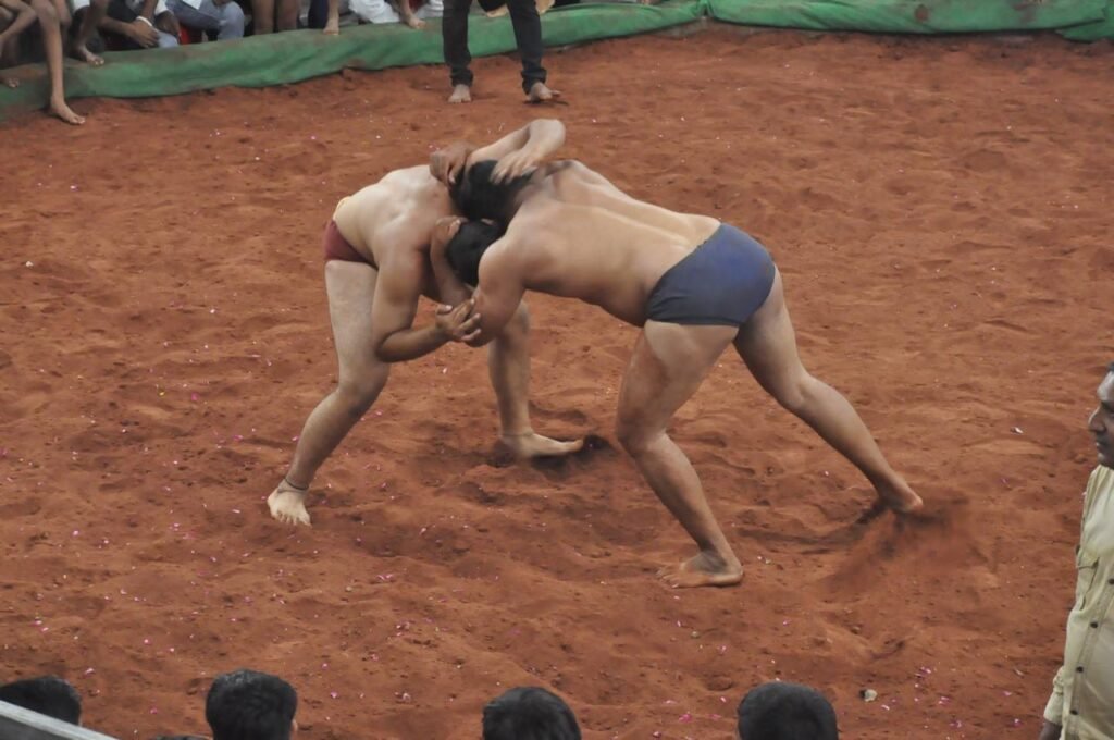 नागपंचमी पर बाणगंगा अखाड़े में दांव-पेंच के साथ गूंजा जयकारा