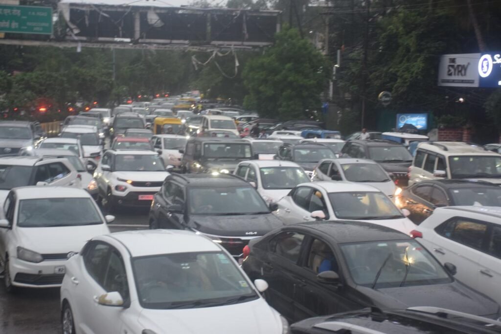 इंदौर में यातायात जाम से बेहाल जनता, समाधान नहीं केवल बैठकें