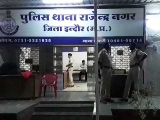 वाइन शॉप के बाहर हंगामा, युवक पर शराब की बोतल से हमला