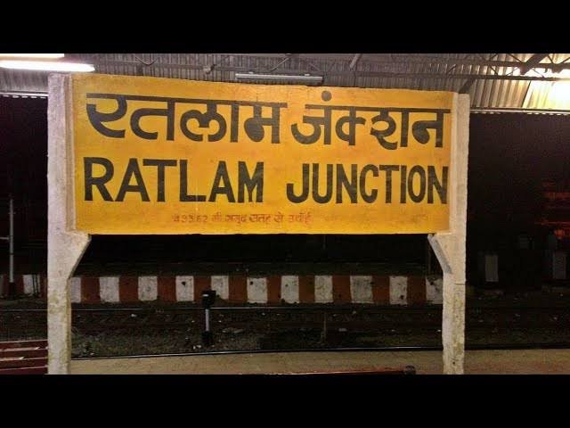 DRM की स्पेशल ट्रेन की टक्कर से रेलवे कर्मचारी की मौत