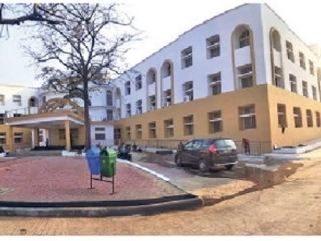 बुंदेलखंड में स्वास्थ्य सेवाओ की स्थिति ठीक नही, टीकमगढ CMHO को नोटिस