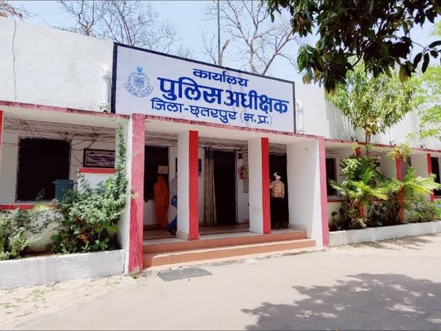 अवैध कट्टा छुड़ाने को लेकर दो आरक्षकों में झड़प, एसपी ने दोनों को किया निलंबित