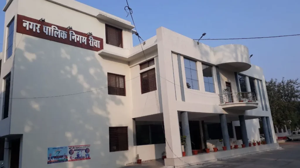 अवैध कालोनी पर आयुक्त के निर्देश के बाद भी नही दर्ज कराई FIR 