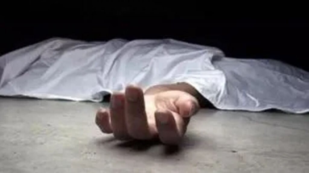 वक्त पर नहीं मिली एंबुलेंस,बाईक पर ले जाना पड़ा शव 