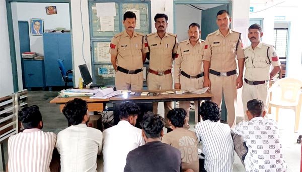 गढ़ीमलहरा पुलिस ने 7 जुआरी गिरफ्तार किए