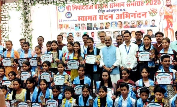 निषादराज प्रतिभा सम्मान समारोह में 70 से अधिक प्रतिभाएं सम्मानित