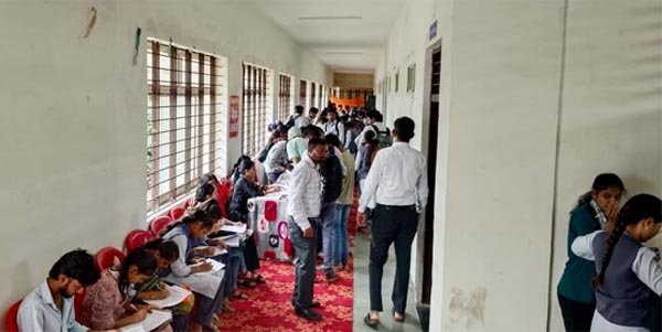रोजगार मेले से जिले के 329 छात्र-छात्राओं को हुआ लाभ