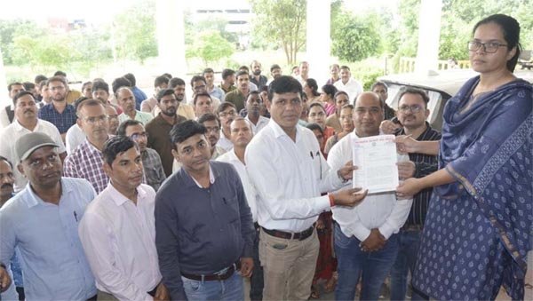 एमपी भूलेख 2.0 की तकनीकी खामियों पर पटवारी संघ ने सौंपा ज्ञापन