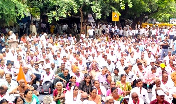 ईपीएस-95 पेंशन बढ़ाने की मांग को लेकर राजधानी में धरना-प्रदर्शन