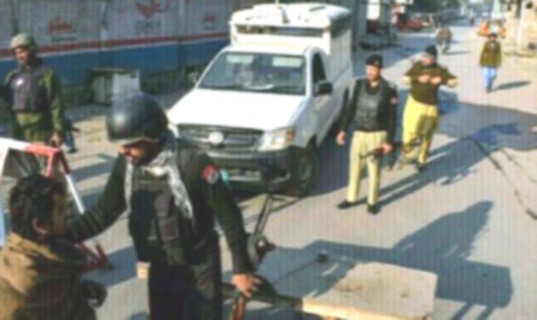 पाकिस्तान में पुलिस चौकी पर आतंकी हमला, एक पुलिसकर्मी और दो आतंकवादी मारे गये