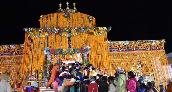 बदरीनाथ धाम में देर रात्रि हुई भगवान वराह की पूजा