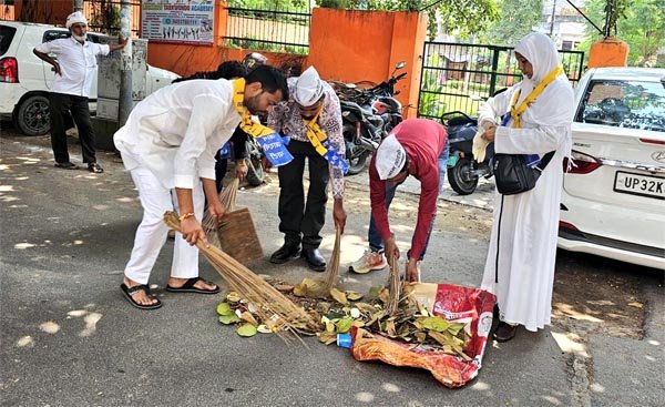 ‘आप’ ने सरकारी स्कूलों में चलाया सफ़ाई अभियान
