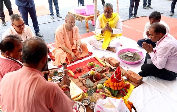 योगी ने किया उत्तर प्रदेश निर्वाचन आयोग के नए भवन का शिलान्यास