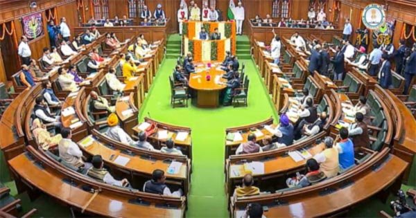 कैग की रिपोर्ट पर चर्चा के दौरान विपक्ष का हंगामा, आप के पांच विधायक सदन से निष्कासित