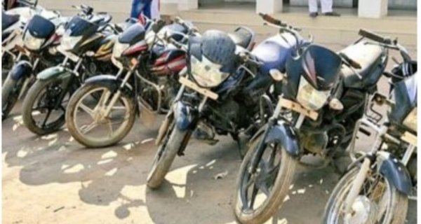 चार शातिर चोर गिरफ्तार,आठ लाख के 14 वाहन जब्त