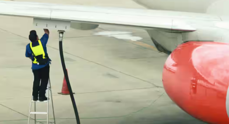 विमान ईंधन लगातार दूसरे महीने हुआ महँगा, तीन प्रतिशत बढ़े दाम