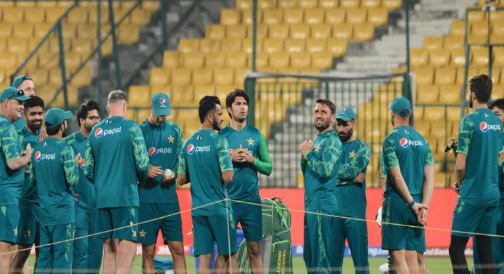 पाकिस्तान क्रिकेट में भूचाल: युवा बल्लेबाज इंग्लैंड में गिरफ्तार, PCB ने तुरंत किया निलंबित