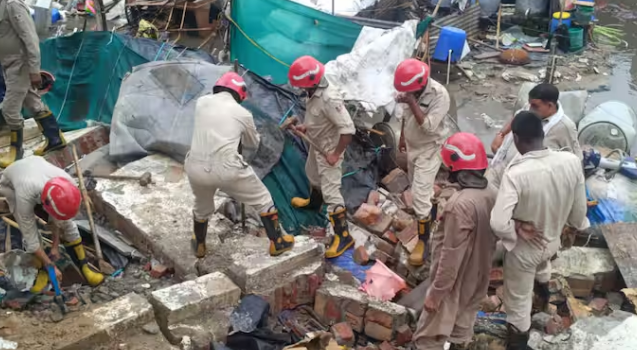 जैतपुर में दीवार गिरने से सात लोगों की मौत